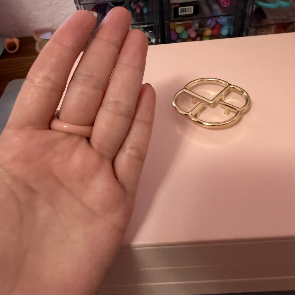 Beige Ring Black Heart Ring - image 3